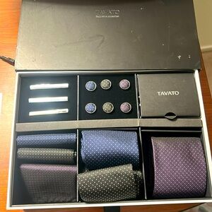 MEN’S TAVATO TIE SET 
NEW NEVER BEEN USED 
GREAT CONDITION